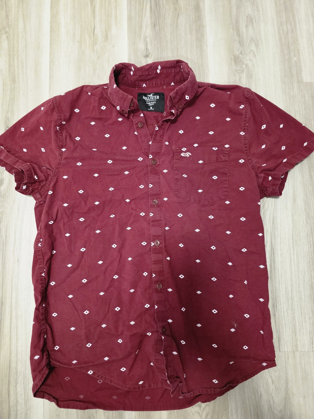 Hollister Men's Short-Sleeve Button-Up Shirt - Burgundy